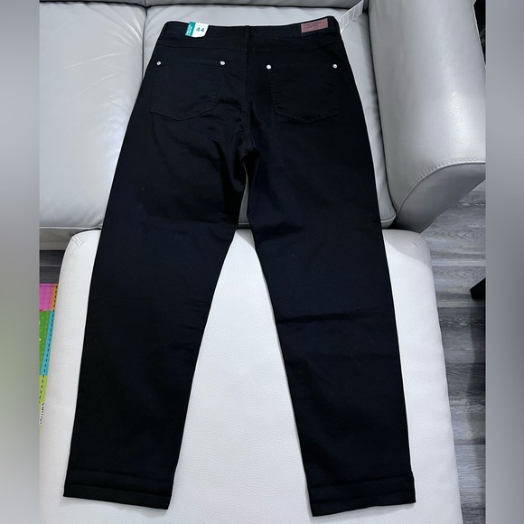 NWT - United Colors of Benetton Women’s Straight Fit Jeans - US Size 8 - Picture 4 of 9